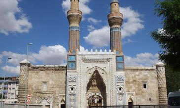 Uçaklı Tunceli, Munzur, Ovacık, Kemaliye, Divriği, Harput, Malatya Turu (5 Gün 4 Gece)*