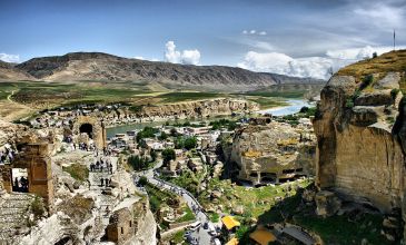 Mezopotamya'dan Serhat'a: Kadim İzler ve Eşsiz Manzaralar Van, Hakkari, Şırnak, Cizre, Midyat, Siirt, Batman